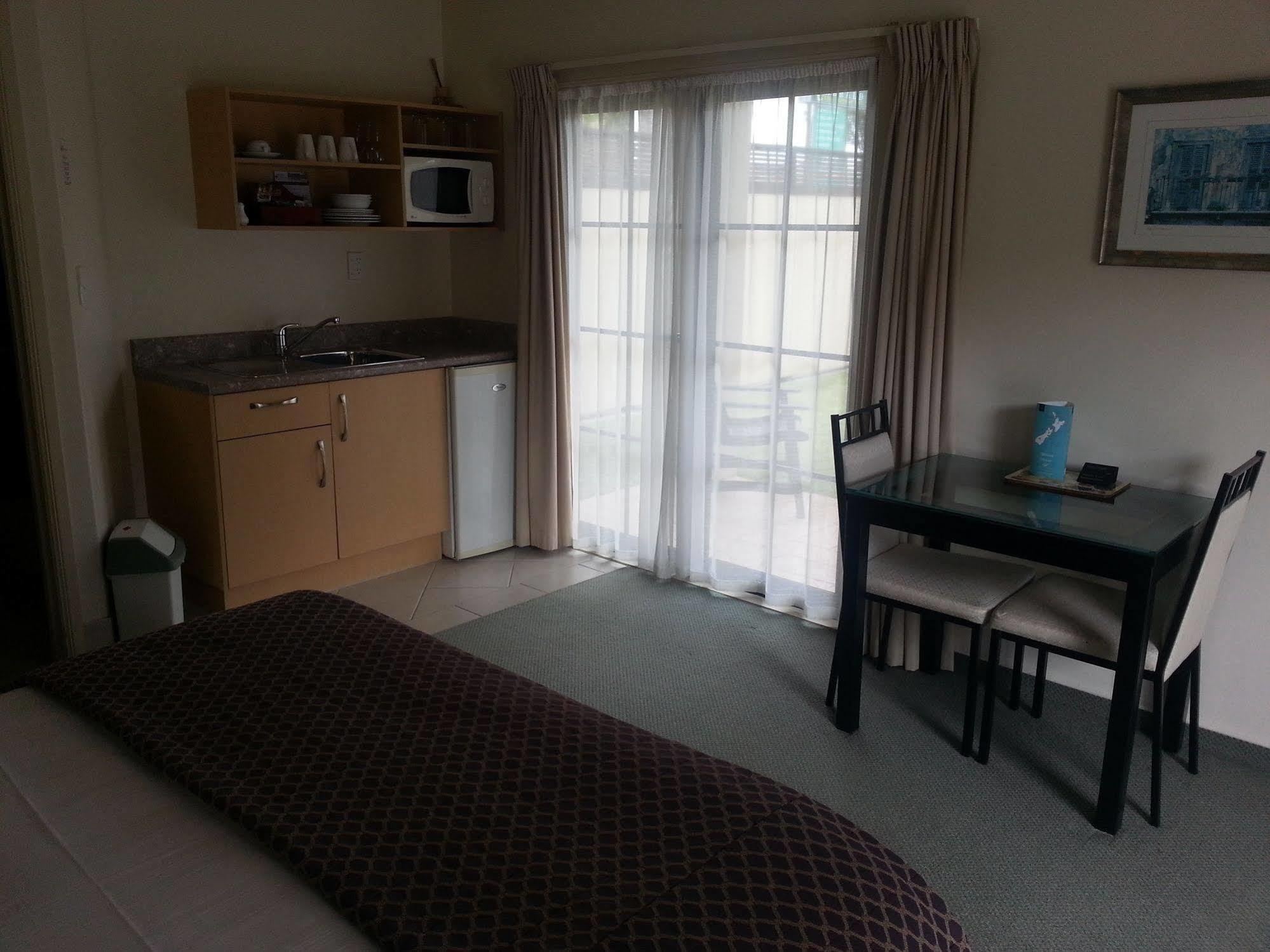 Stay 280 & Stay 284 Rotorua - Refurbished Modern Accommodation Buitenkant foto